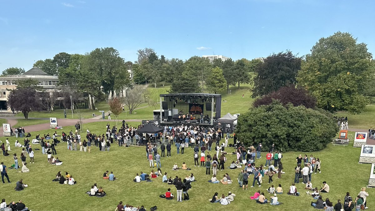 Universite_Caen's tweet photo. 📸 Campus en Fête | Merci d’être venus si nombreux à cette journée !

👏 Merci aussi aux artistes, aux associations, aux partenaires, et aux personnes ayant participé à la réalisation de l’événement ! https://t.co/C6mxcE37bM