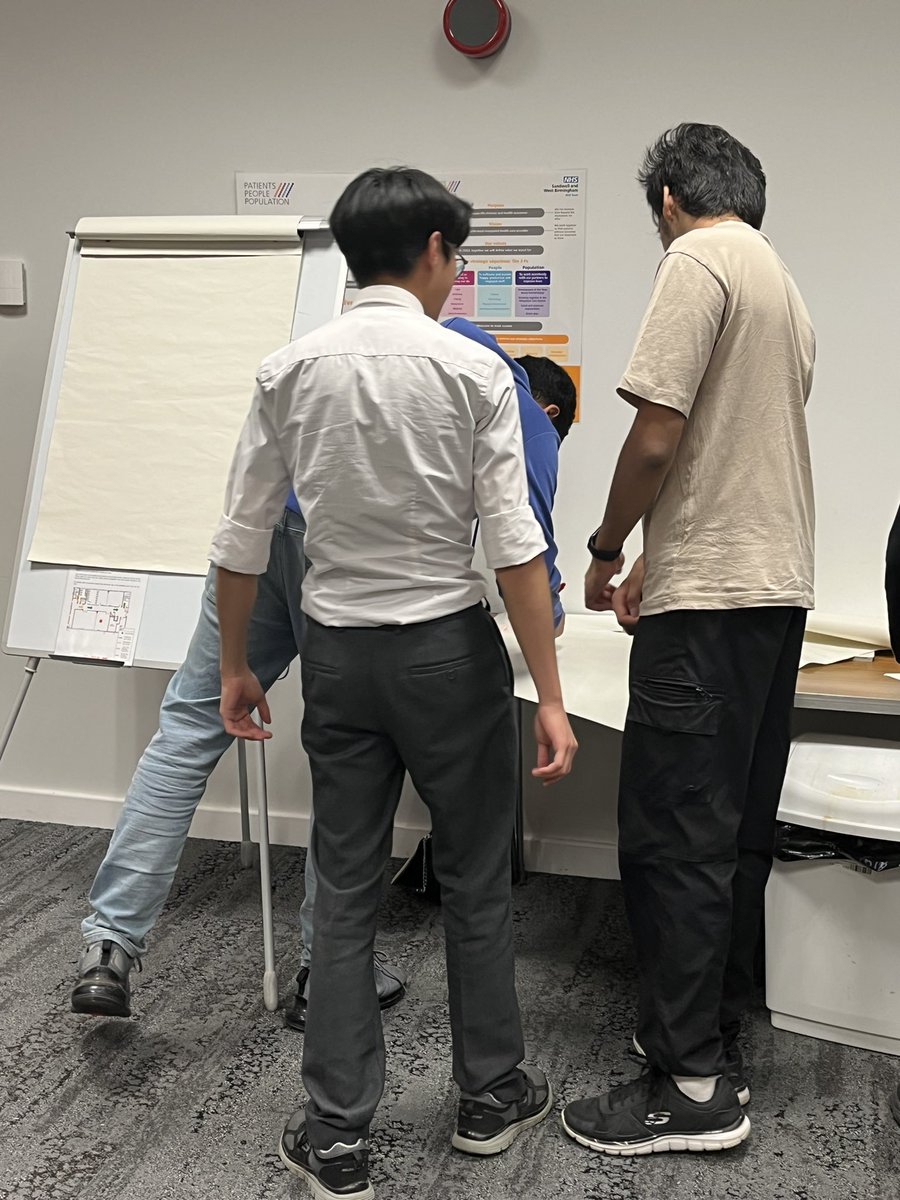 SWB_engagement's tweet photo. Another great turnout at Youth Space this evening. Tonight’s session involved our members helping us recruit our Senior Youth Worker @SWBHnhs @KellyTransition @DYFutureVoices @MelR4970 @cheznewt #youthvoice #makingdecisionstogether https://t.co/znPInlpIxp