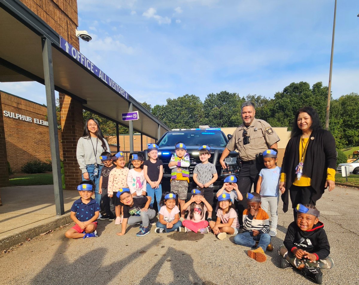 WhiteSulphurES's tweet photo. Thank you Officer Mike for visiting PreK as they learn about community helpers. https://t.co/egf66rA97g