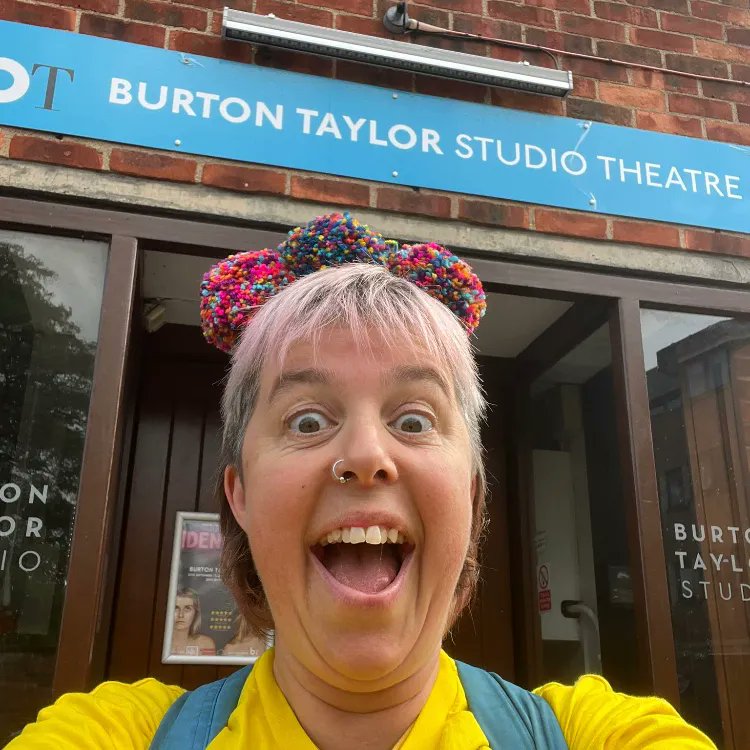 tinyideasoxford (@tinyideasoxford) on Twitter photo 2 days to go & our pom-pom crowns are back out for dropping off our stickers, signs & comments books at our ace partner venues! Tiny Ideas 2023 runs from 28/09- 01/10 @thestorymuseum @thenorthwall @pegatweet @uppcinema <a href="/morethanadodo/">Oxford University Museum of Natural History</a> @maogallery @museumofoxford @oxfordplayhouse 2 days to go & our pom-pom crowns are back out for dropping off our stickers, signs & comments books at our ace partner venues! Tiny Ideas 2023 runs from 28/09- 01/10 @thestorymuseum @thenorthwall @pegatweet @uppcinema <a href="/morethanadodo/">Oxford University Museum of Natural History</a> @maogallery @museumofoxford @oxfordplayhouse