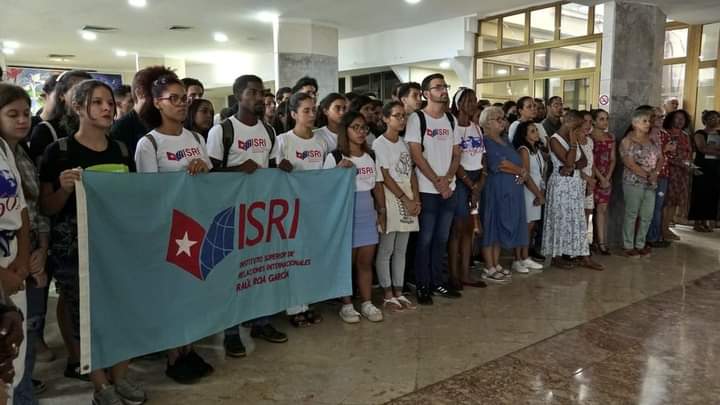 "Viví en el monstruo y le conozco las entrañas"
                                                José Martí
Hoy trabajadores de la <a href="/CubaMINREX/">Cancillería de Cuba</a>  y estudiantes del <a href="/ISRICuba/">ISRI Cuba</a>, condenamos el ataque terrorista perpetrado contra nuestra sede diplomática en Washington. 

#NoAlTerrorismo