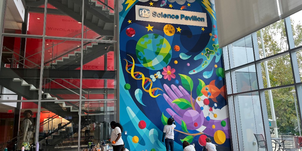 PPG's tweet photo. We're celebrating our 500th #ColorfulCommunities project! More than 80 volunteers brightened the walls at @CarnegieSciCtr.
To recognize the milestone, we've committed an additional $5 million to the program to protect and beautify communities.
#PPGproud #ProtectandBeautify https://t.co/uvNGKjp4NR