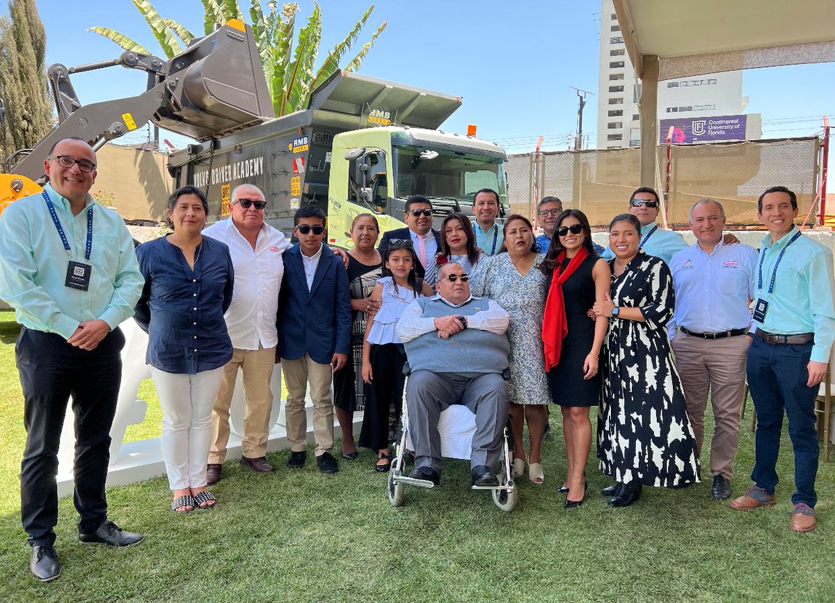 AutoMundoPe's tweet image. #SucedeAhora | Desde #Arequipa 🗻
🇵🇪 #VolvoGroupPeru en conferencia de prensa presenta toda su gama de productos para el sector minero. | @PeruminOficial  

@jorgekoechlin