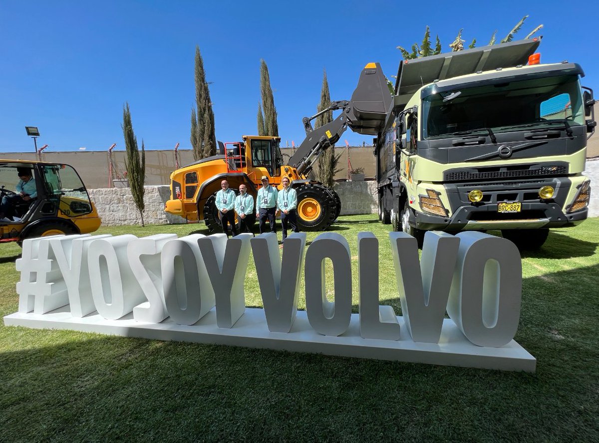 AutoMundoPe's tweet image. #SucedeAhora | Desde #Arequipa 🗻
🇵🇪 #VolvoGroupPeru en conferencia de prensa presenta toda su gama de productos para el sector minero. | @PeruminOficial  

@jorgekoechlin