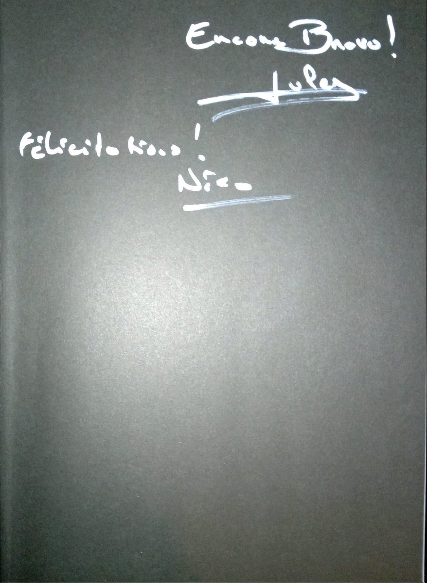 AlchimieM's tweet image. Pour une rentrée sans achat, on fait fort ❤️
Un grand merci à @julesetnico1 pour ce superbe comics dédicacé par le légendaire #SeanPhillips 😍
Quel bel apéritif et merci d&apos;avoir aussi honoré ces présents par votre signature 🥰