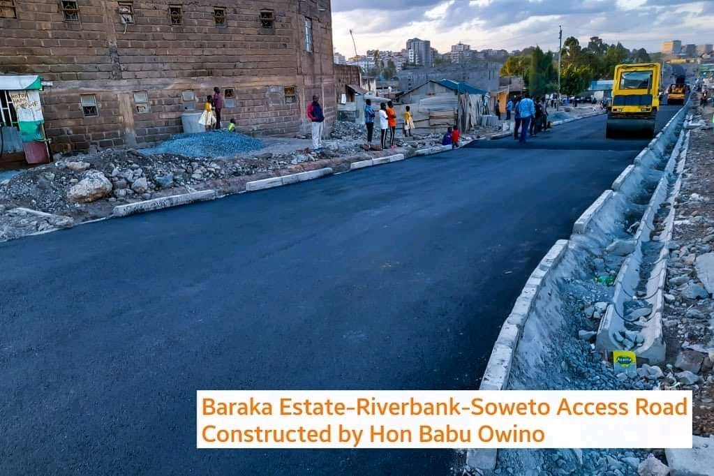 MusyokaJunior1's tweet photo. Super Babu Owino delivers ๐ฅ. The young wise, charismatic and visualized leader continues to make Embakasi East a state of likeness from a slum since earth was separated from darkness. Soon Nairobi will be in safe hands.#County047 ๐ฐ๐ช
@NairobiGossips @Nairobi_News @HEBabuOwino https://t.co/REhMzAgcB6