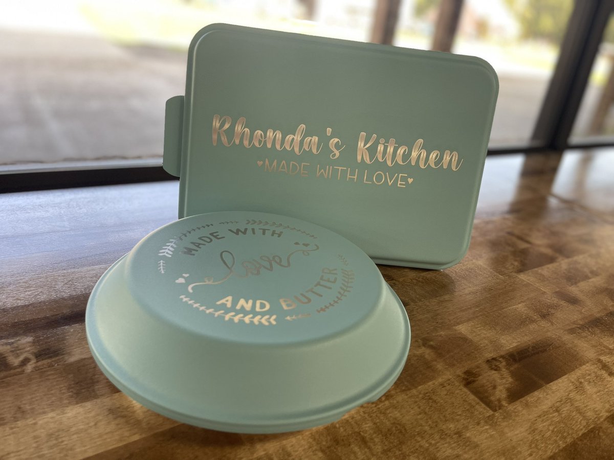 KnifeworksInc's tweet image. ‼️Personalized Cake/Pie Pan Set‼️
The Best/Easiest Gift for Gifting! Pans are available in Store! Different Colors to Choose from! Make It Your Own, with Laser Engraving! Doors open until 5pm! #knifeworks #knifeworksinc #cakepan #piepan #engrave #engraving #engraved #kwengraved
