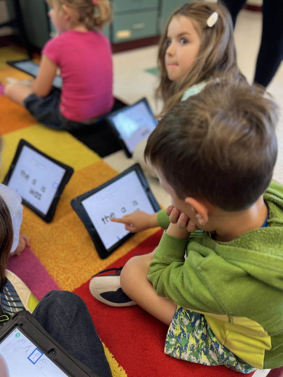 HartmanJaysa's tweet photo. A little over one month of school and these kindergarten sharks are rocking and rolling with sight word practice!! @LillianSchuElem @missrychnovsky #redwords #greenwords https://t.co/q95v7nXVMD