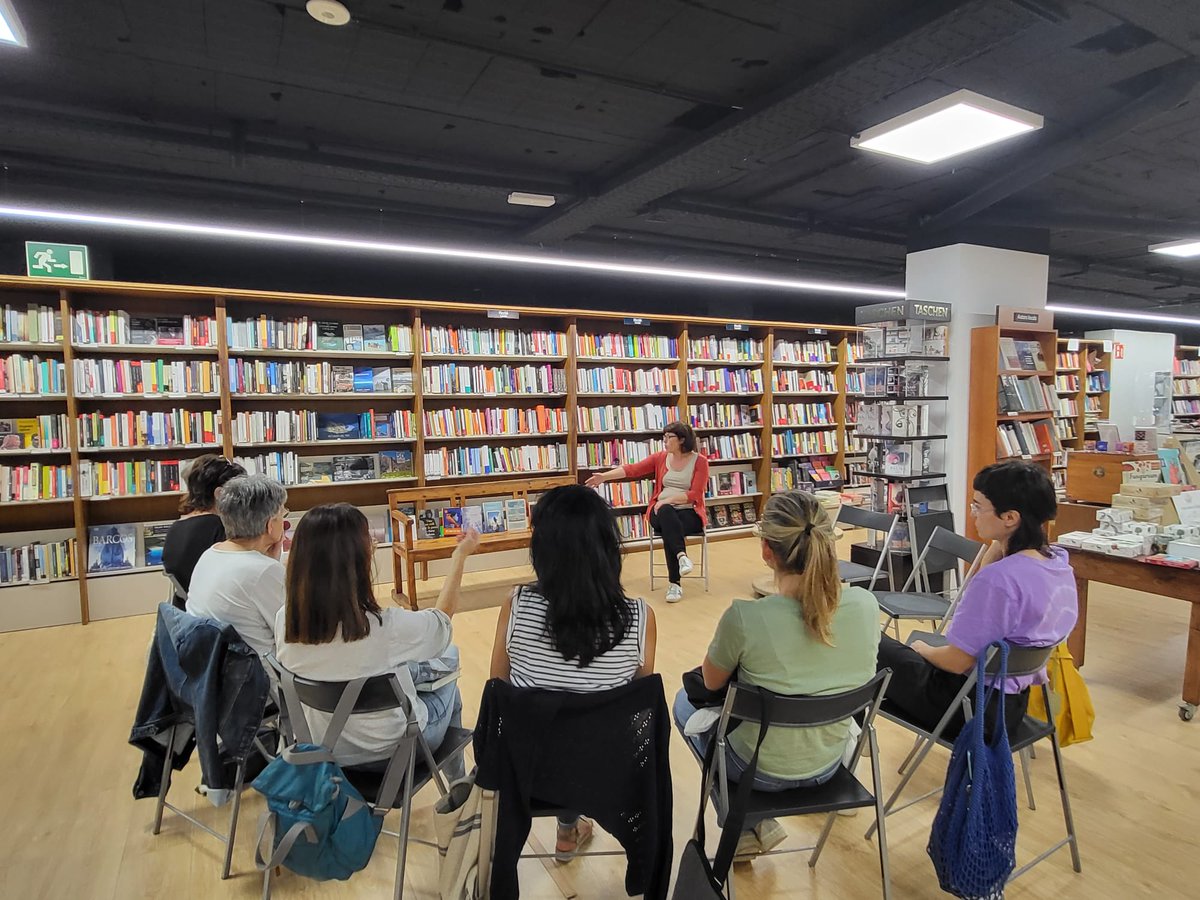 Biblioteca Pilarin Bayés de Vic tweet media