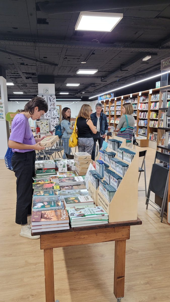 Biblioteca Pilarin Bayés de Vic tweet media