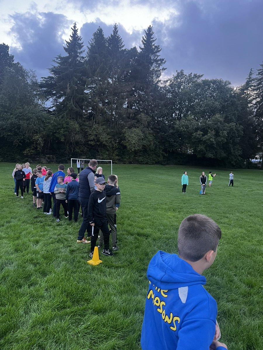EYSEscape's tweet photo. We welcomed @John2Win (John Lamont) along to our drop in session along with 58 Young People! We had a great night playing rounders and telling him about our amazing Service! @AJ_Shields #TEAMESCAPE #Eysteam #Escape #Youthworkchangeslives #Youngpeope #Excitement https://t.co/r8oWbTc5qR