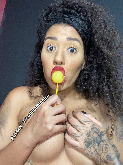 O calor continua n&eacute;!? 🥵  Aceitam um pirulito? 🍭 https://t.co/q4dY9pTlBu<a href="/tag/sexy"class="tags"><span>#sexy</span></a><a href="/tag/news"class="tags"><span>#news</span></a><a href="/tag/fotografia"class="tags"><span>#fotografia</span></a>