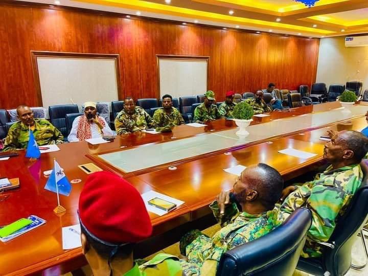 G0RG0R_'s tweet photo. The Secretary of Defense for @SSCKhaatumo #MohamudYusef recently conducted his inaugural meeting with senior officials and commanders from the @SscDefenceForce.
This significant event followed parliamentary approval of President Capinet just yesterday.Without delay, the secretary resumed his daily responsibilities after assuming office.
Notably, this event coincides precisely with the one-month mark since the expulsion of Somaliland secessionists from the @SSCKhaatumo region.
It marks a moment of complete regional ownership for the people of @SSCKhaatumo , as member of integral part of the federal government of Somalia.
@TheVillaSomalia @SomaliPM
@UNSomalia @UKinSomalia @EU_in_Somalia @US2SOMALIA @Timacadde_ @CabdiQowdhan @TC_Mogadishu @ChineseSomalia @UNSC_Reports @SSCKhaatumo @IsimadaSsc @GaraadMukhtaar