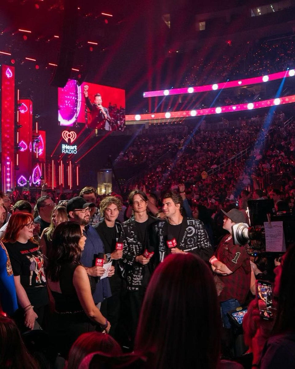 little image tweet media