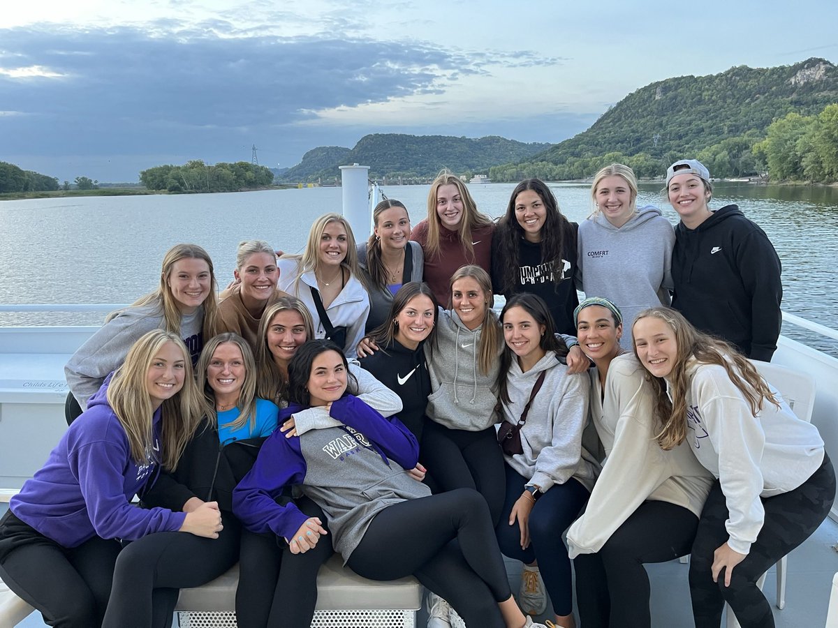 WinonaStateWBB's tweet photo. Hard to beat this Warrior Family 🫶🏻🤍 #NationalFamilyDay #Family #ItRunsDeep https://t.co/jcE12DJD6d