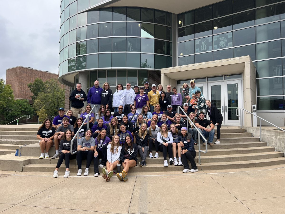 WinonaStateWBB's tweet photo. Hard to beat this Warrior Family 🫶🏻🤍 #NationalFamilyDay #Family #ItRunsDeep https://t.co/jcE12DJD6d