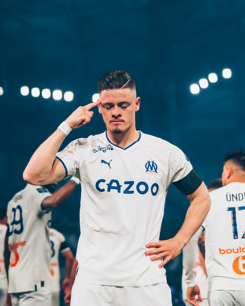 Oi <a href="/9Vitinha/">Vitinha 9⃣</a>. Está circulando um vídeo onde você é incomodado no restaurante depois do PSG OM. Não dê atenção aos idiotas. Todos podem ver que está a trabalhar. O seu sucesso será o nosso sucesso. Allez l'#OM !