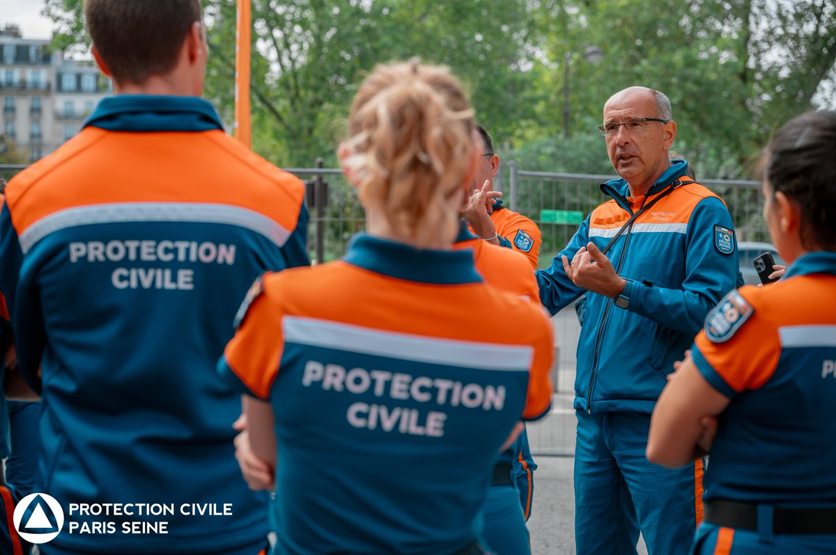 PCParisSeine's tweet image. Un poste de secours de grande envergure ce weekend pour la @PCParisSeine : la @technoparade ! 🎶

Plus de 100 secouristes, 16 véhicules des premiers secours, un poste de commandement... sans oublier les équipes logistique et communication.

#technoparadeparis #technoparade2023