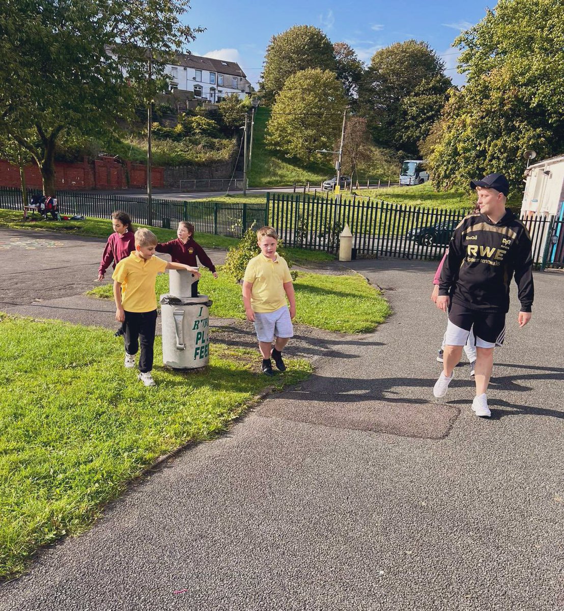 Illtyds_RC's tweet photo. Another great turnout for our KS2  #BCARunningClub
It was lovely to see our parents participating with their children and encouraging them to push themselves just that little bit further!
#KeepFitKeepHealthy #article29 #childrights #rightsrespecting @childcomwales @BhhsPE https://t.co/hKb1mExzMP