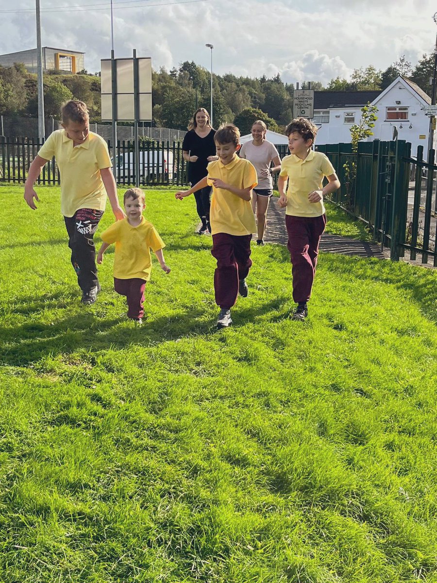 Illtyds_RC's tweet photo. Another great turnout for our KS2  #BCARunningClub
It was lovely to see our parents participating with their children and encouraging them to push themselves just that little bit further!
#KeepFitKeepHealthy #article29 #childrights #rightsrespecting @childcomwales @BhhsPE https://t.co/hKb1mExzMP