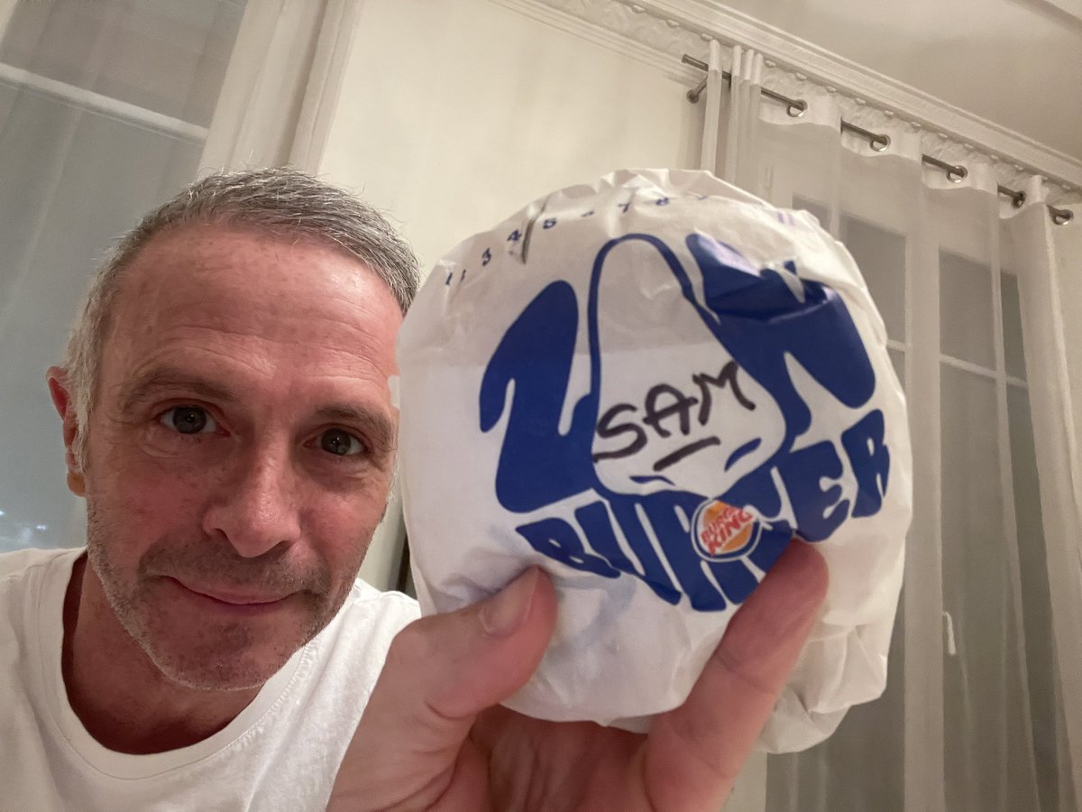SamuelEtienne's tweet photo. Un jour moi aussi j’aurai mon burger https://t.co/cVteJR5Vc7
