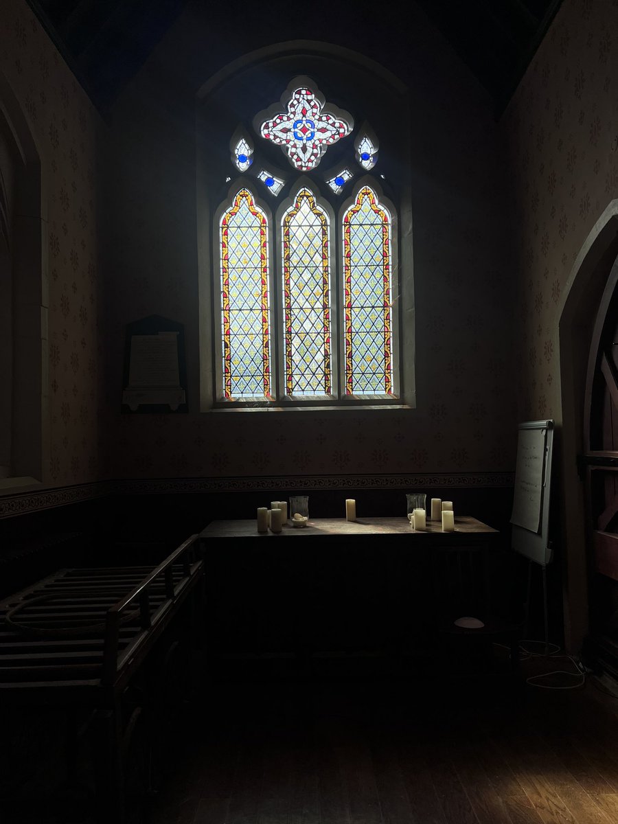 deadfiance's tweet image. Also normalize putting on lofi beats in the graveyard and slaying