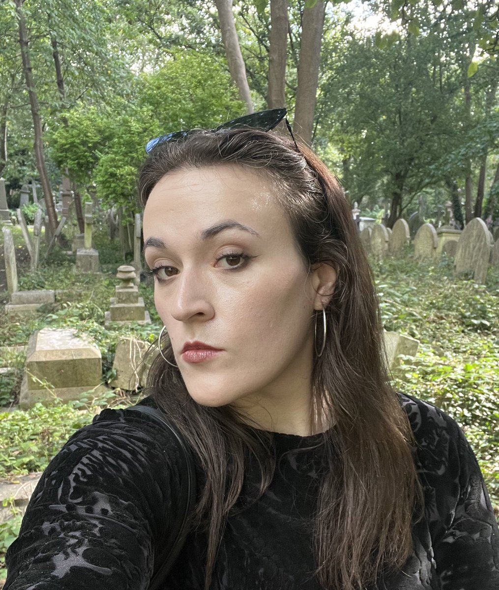 deadfiance's tweet image. Also normalize putting on lofi beats in the graveyard and slaying