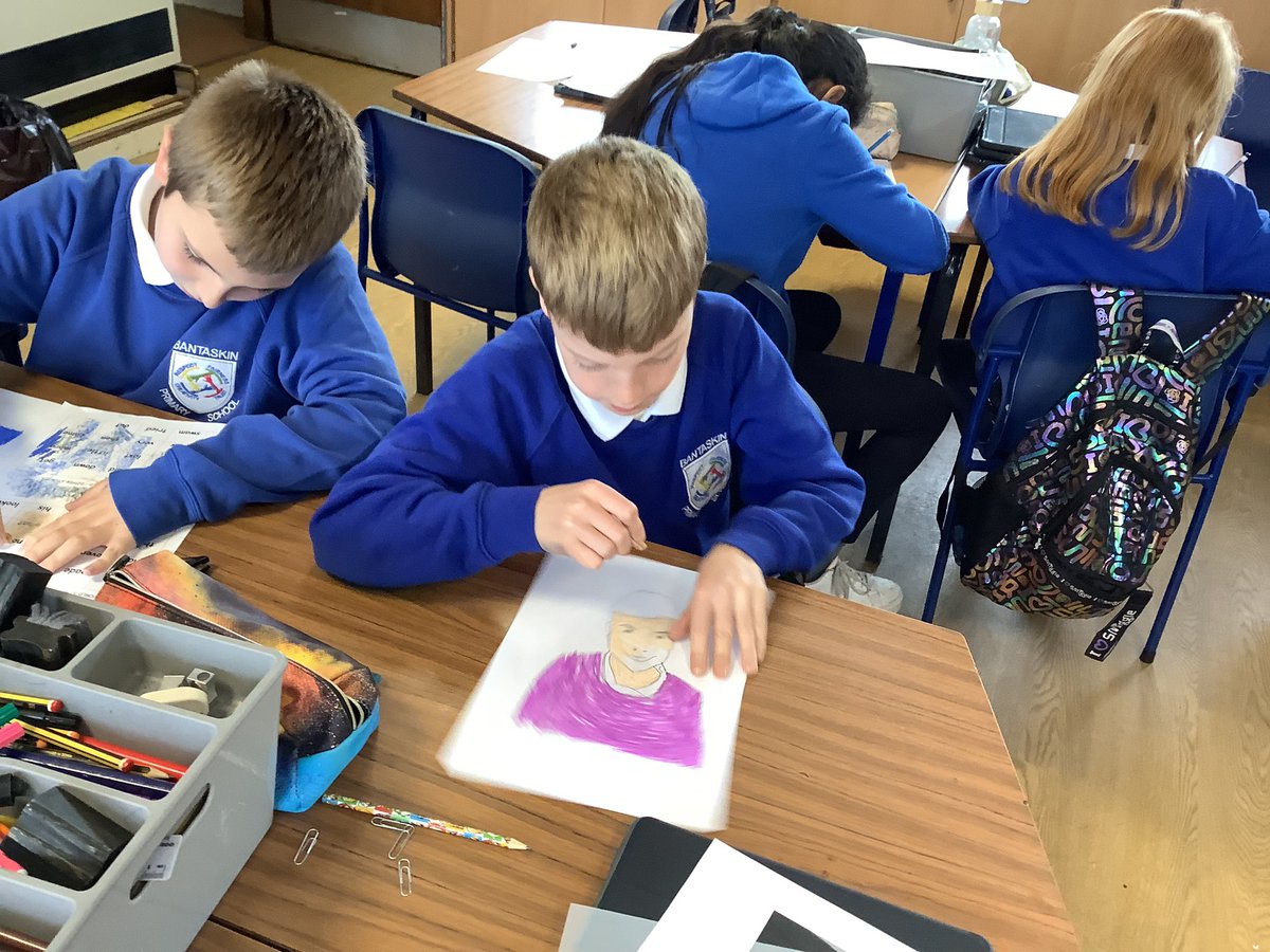 mrsmitchell_l's tweet photo. Today we created more Julian Opie inspired portraits using oil pastels. We traced our portrait outlines, used this to create a negative, then added colour using oil pastels #bantArt #bantCreativity https://t.co/l2zsgdqBko