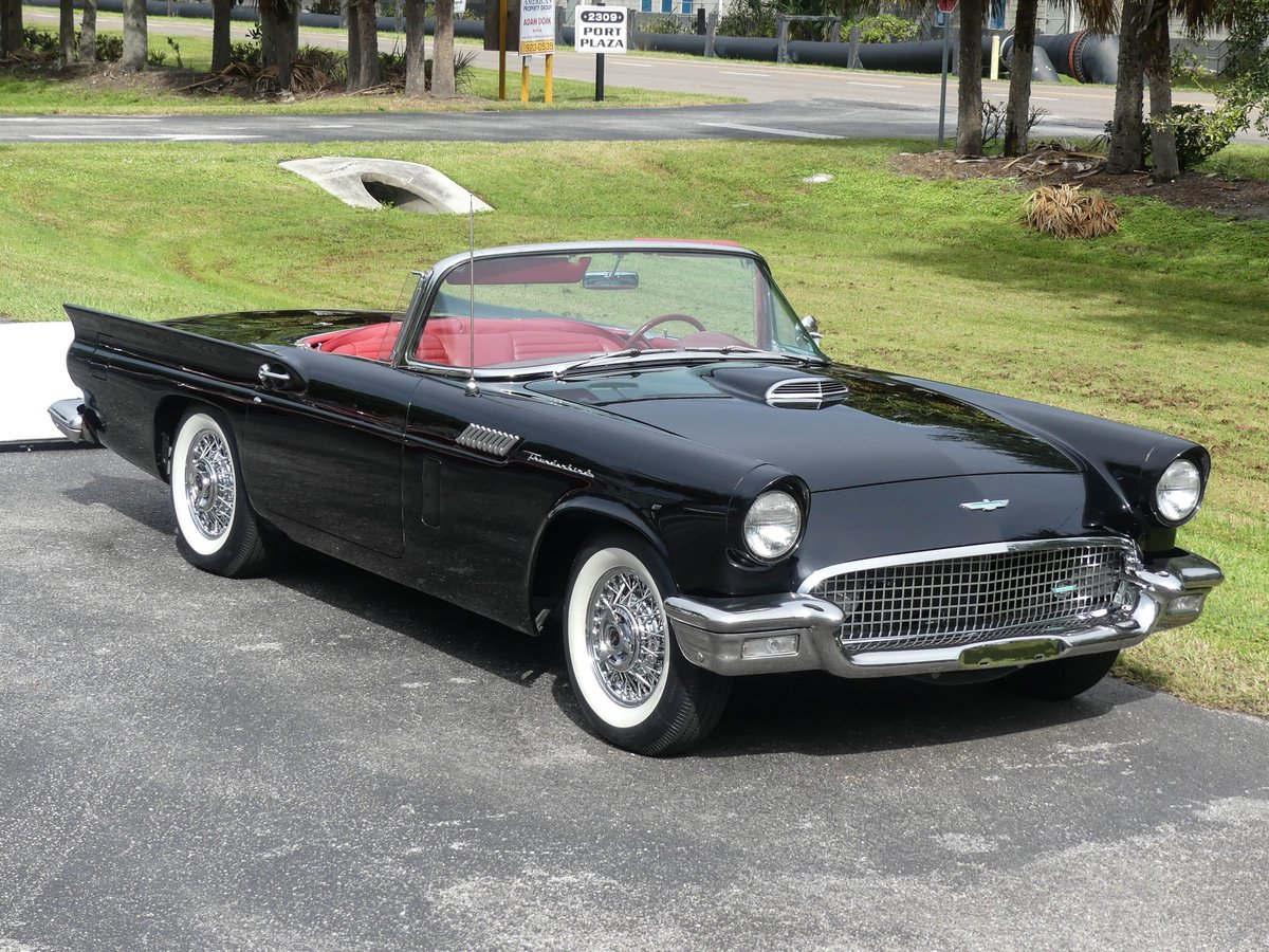 SurvivorClassic's tweet image. New arrival, and this one should move fast!
1957 Ford Thunderbird. Both tops. 312 CID V8. 4-speed manual transmission. Great color combination or Raven Black with a Red interior.  $39,995
#thunderbird #tbird #fordthunderbird #ClassicCars