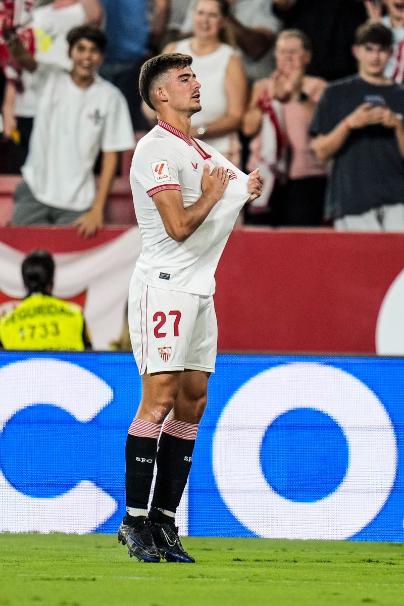 SevillaFC's tweet photo. 📸 Sangre de nuestra sangre ❤️

#SevillaFCAlmería