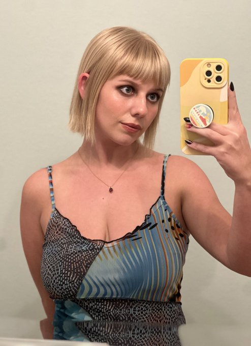 Old me VS current me. I wish I could hug 2019 me and tell her that she&rsquo;s beautiful. And it gets better<a href="/tag/fallout"class="tags"><span>#fallout</span></a>