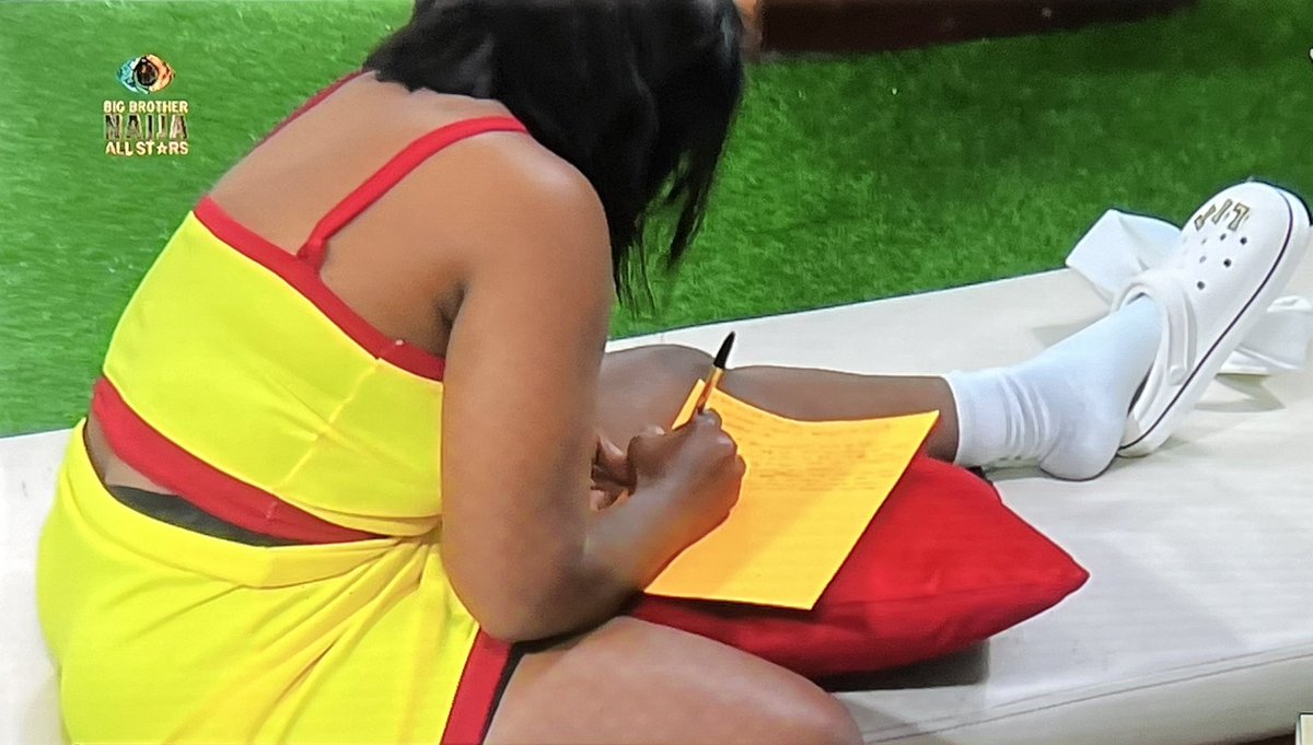 CeeC’s paper is full of love notes! 😅

Which evicted HM do you think her Lipton Ice Tea speech will be for? 🤔👀 #bbnaija         #BBNaijaXLIT #LITAllSzn #ChopBetaLife #BBNaijaAllStars #BBNaija #CeecX120M