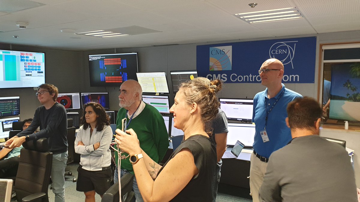 It was a great pleasure to be in the @CMSExperiment Control Room this evening for the first #LHCRun3 PbPb collisions. Thank you @CERN LHC and all the CMS experts, shifters for making this moment a great success!