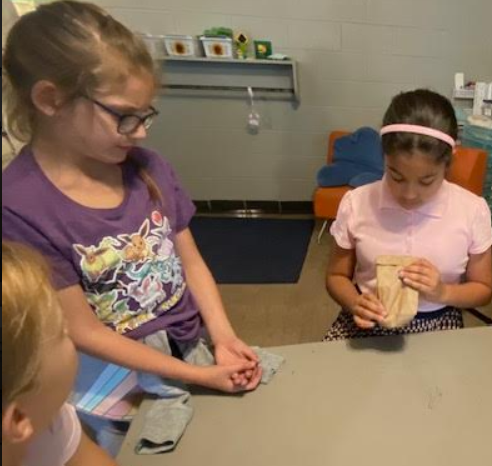 RHTASTEMgrade4's tweet photo. Today our learners were making powerful observations to help them draw conclusions. We had to determine what fossils were in the 'mystery bags' based on observation techniques and discussions! Be sure to ask your learner what they discovered today! @NRCSStem @OSLN https://t.co/xVCUwRZWEn