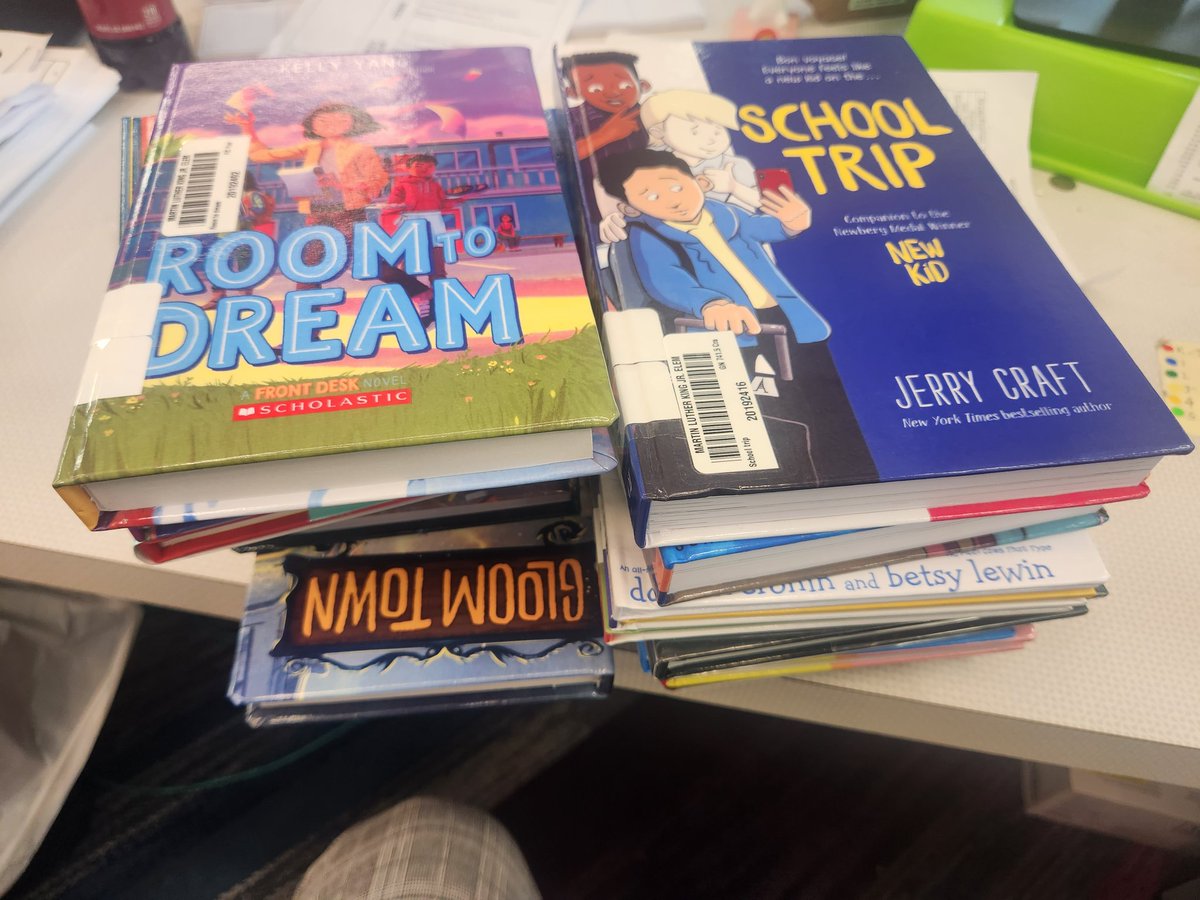 LoudBrarian's tweet image. New book shipment today.  Box 1 came with books from two of my favorite authors! @kellyyanghk and @JerryCraft @TCSLibrarySquad #ALLibraries