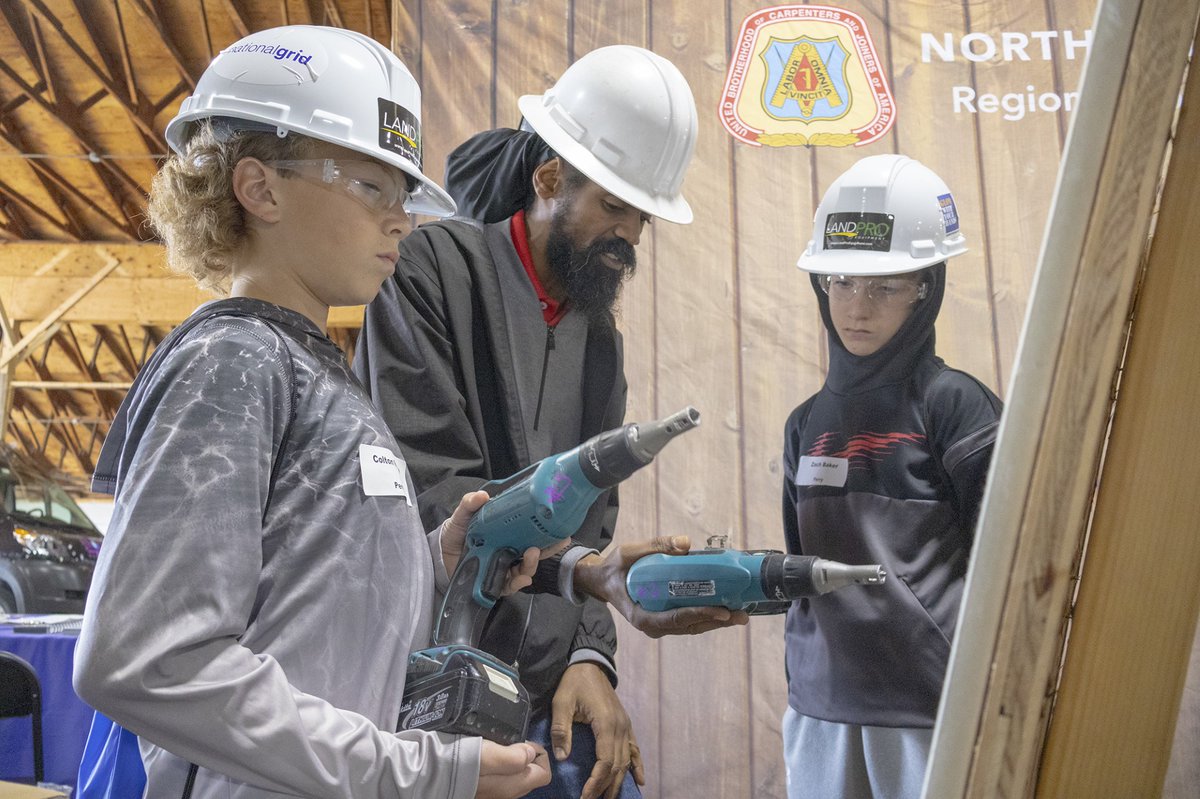 GLOW With Your Hands Manufacturing is officially back for the 5th consecutive year in a row!

Over 1,000 students from 30 school districts from the GLOW region attended today’s event to interact with 70 vendors ranging from agriculture, manufacturing, skilled trades, &amp; many more!