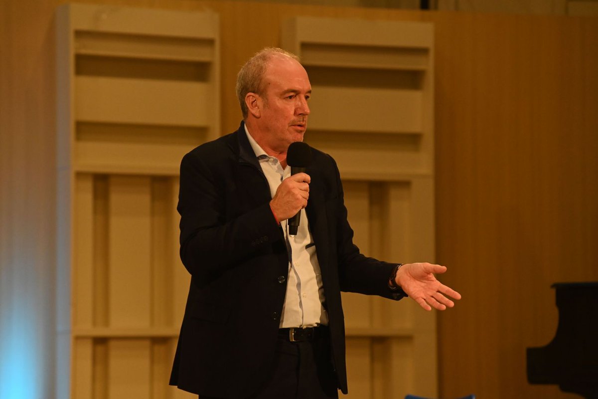 Se creó el Consejo Federal de Radios Públicas con la presencia del jefe de Gabinete, <a href="/RossiAgustinOk/">Agustín Rossi</a>, y el secretario de <a href="/SecMediosyCP/">Medios y Comunicación Pública</a>, Juan Ross.

👉El objetivo es fortalecer y potenciar el desarrollo de los #MediosPúblicos y planificar políticas conjuntas de gestión.