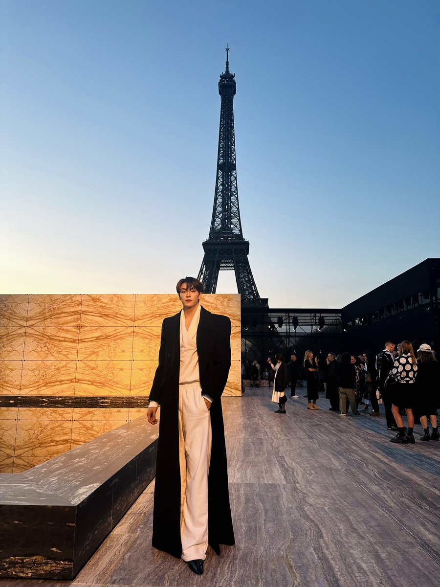 ChenRcj's tweet image. 🖤  #SaintLaurent