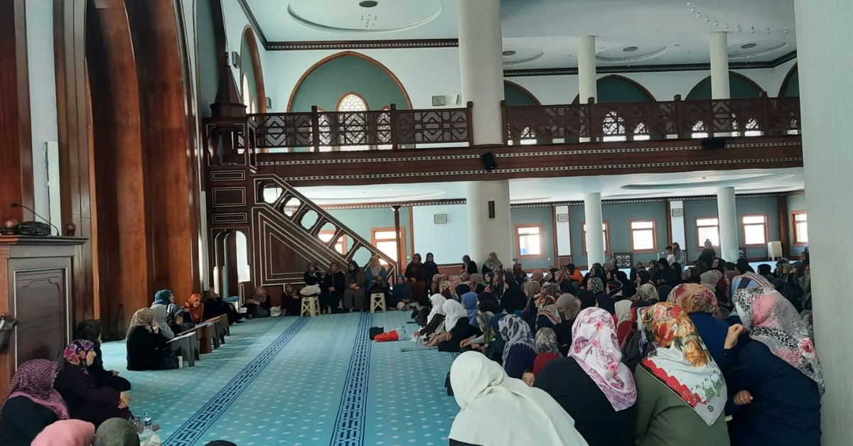 Bayanlara yönelik Mevlid kandili programı Seyyit Burhanettin Camiinde yapıldı.