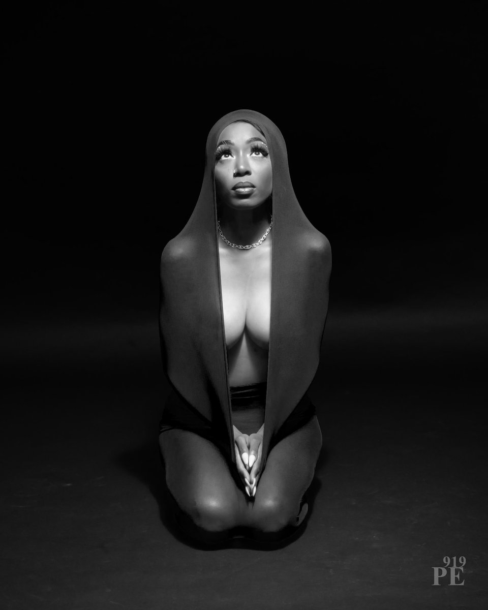 baddiiwdafatty's tweet image. 💋💋💋

#her #flyshit #exquisiteshitonly #itgirl #facecardvalid #fym #explore #viral #baddiiwitdafatty #meme #explorepage #photooftheday #photography #blackandwhitephotography