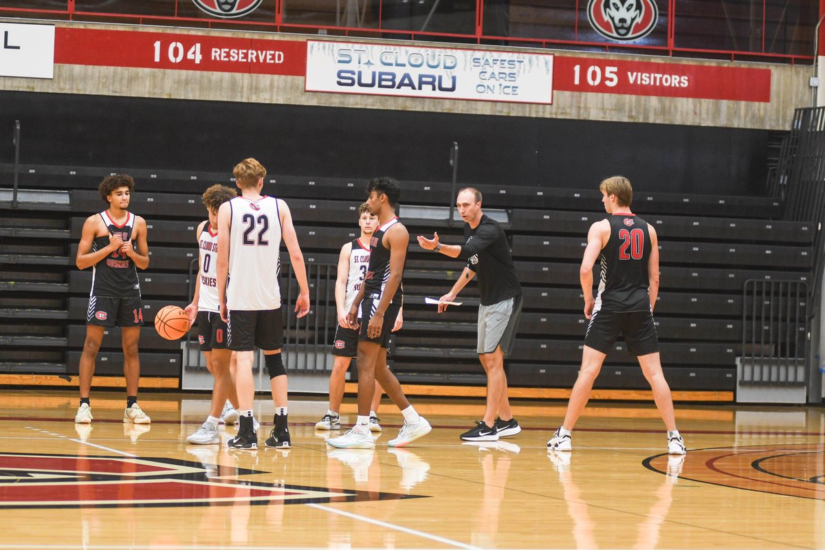 SCSUHuskies_MBB tweet picture