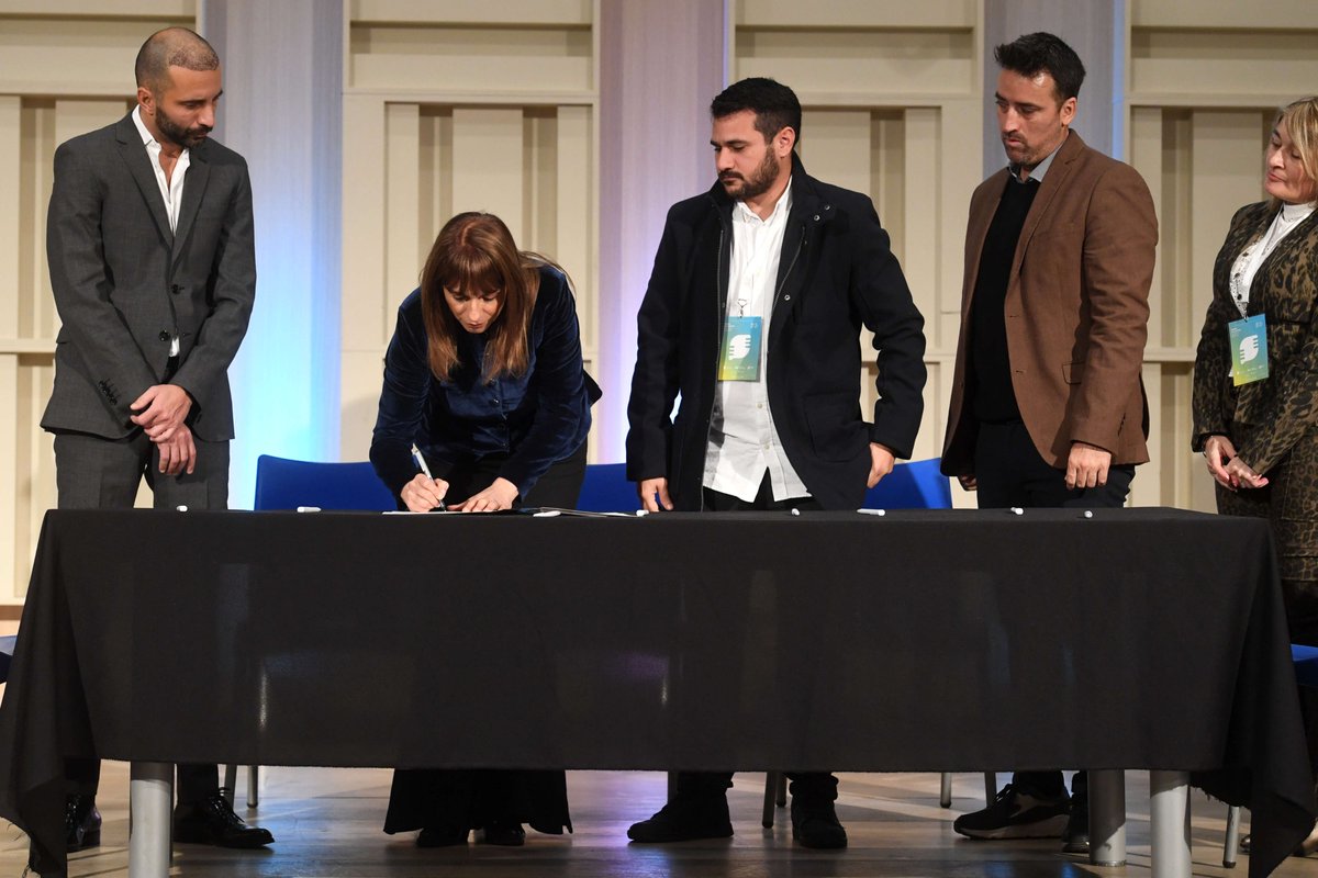 Participaron la subsecretaria de Medios Públicos, <a href="/RosauraAudi/">Rosaura Audi</a>, la presidenta de <a href="/rta_se/">Radio y Televisión Argentina</a>, <a href="/rosariolufrano/">Rosario Lufrano</a>, el director de <a href="/radionacionalAR/">Radio Nacional Argentina 🇦🇷</a>, <a href="/APontLezica/">Alejandro Pont Lezica</a>, el apoderado de Medios Públicos de Chaco, <a href="/ceballosjulian/">Julian Ceballos ⭐️⭐️⭐️</a>, y el apoderado de Medios Públicos de La Rioja, <a href="/guillemegias/">GuiLLe Megias</a>.