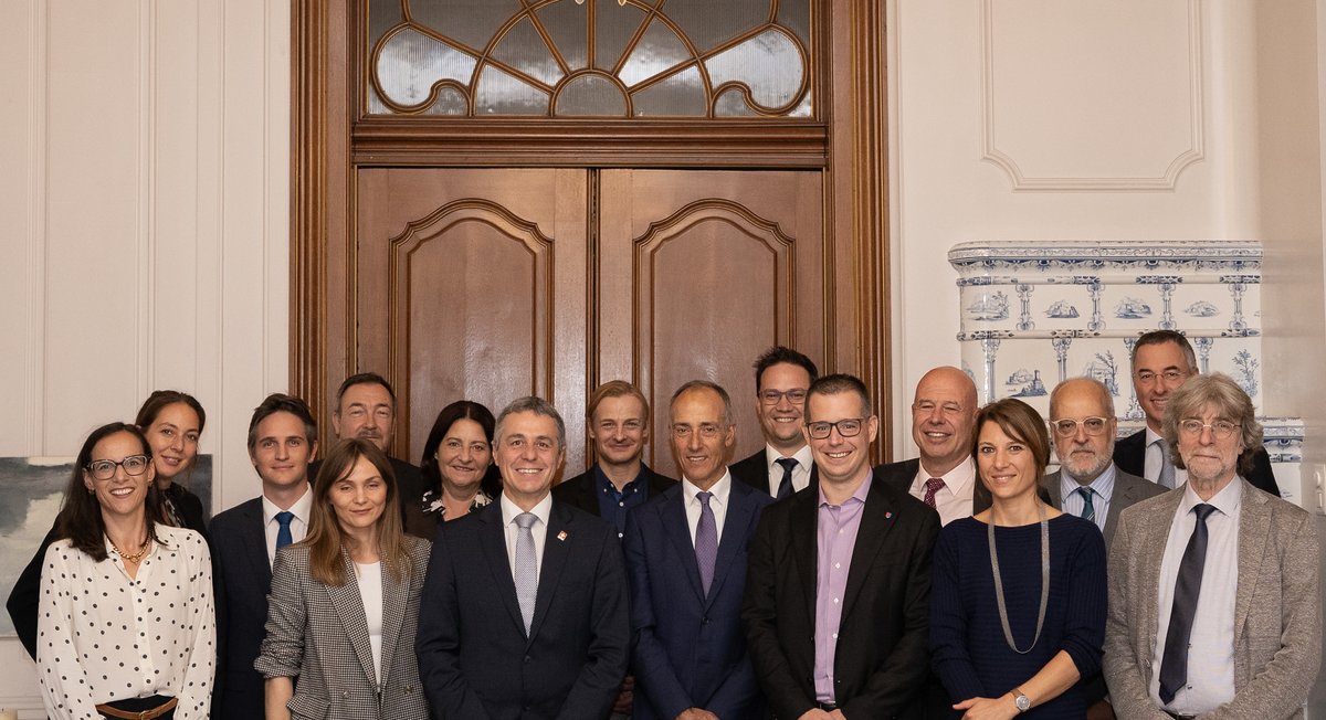 ignaziocassis's tweet photo. Ultima riunione di legislatura con i parlamentari della Svizzera italiana, con @SwissMFAStatSec. 

Continuiamo a lavorare assieme per promuovere questa parte essenziale della🇨🇭. 

Grazie soprattutto a @MarcoRomanoPPD e @RoccoCattaneo che lasciano💐.

Agli altri buone elezioni🍀. https://t.co/lRrDCKELgY