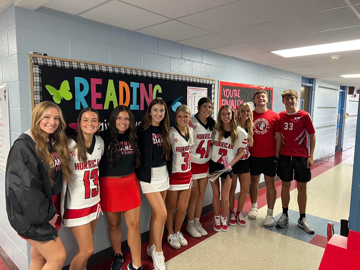 PutnamWVSchools's tweet photo. Last week, Hurricane High School seniors visited Conner Street Elementary to share some school spirit and stories for read-aloud in honor of Hurricane’s Homecoming week! ❤️🏈📚 #CSELeaders #PutnamProud https://t.co/Stwihurs8z