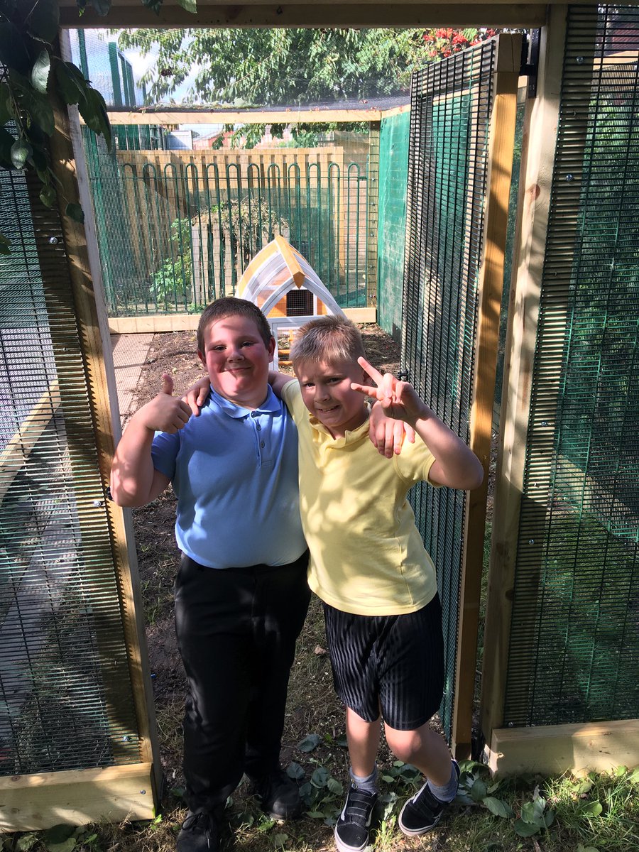 GetHandsOnUK's tweet photo. Big smiley faces all round at @ReachPrimary this week. Weβve heard that the children are really enjoying the new facilities, especially the chicken den and are waiting patiently for fresh eggs everyday!
#HandsOn #MakeAnImpact #SchoolFacilities #OutdoorDesigns https://t.co/8jkCMzbO46