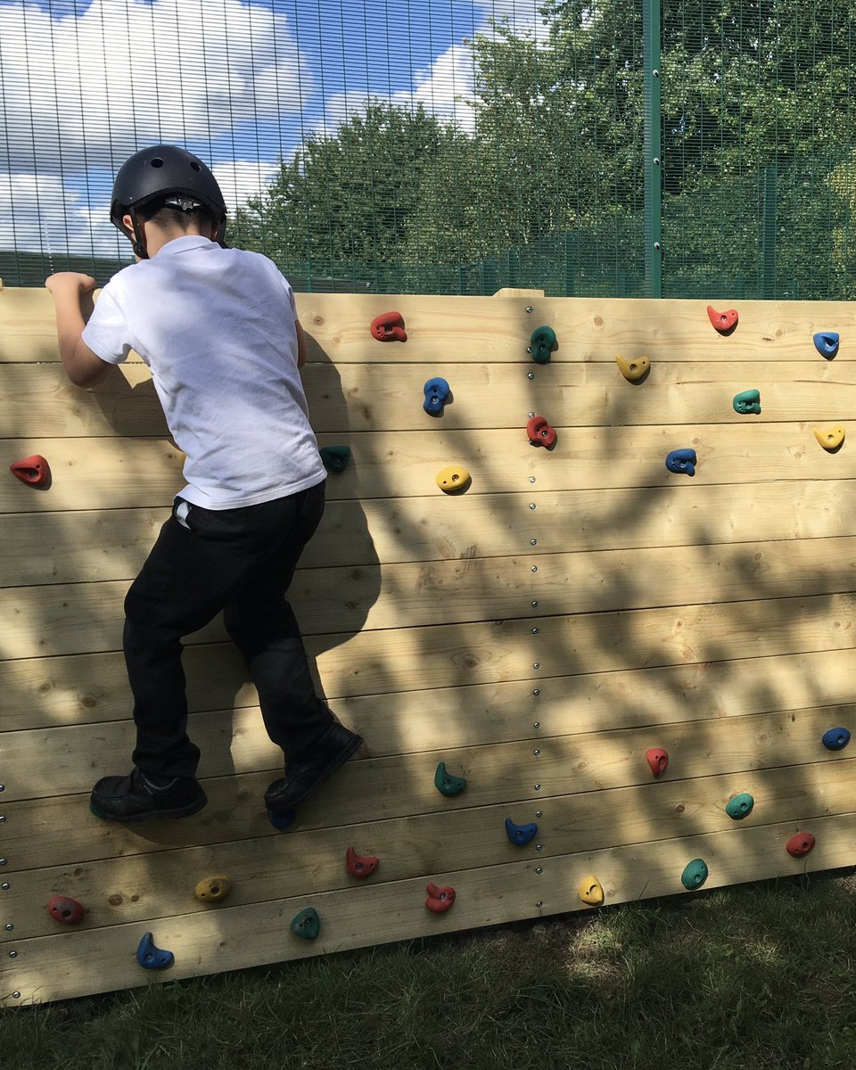 Big smiley faces all round at @ReachPrimary this week. We’ve heard that the children are really enjoying the new facilities, especially the chicken den and are waiting patiently for fresh eggs everyday!

#HandsOn #MakeAnImpact #SchoolFacilities #OutdoorDesigns