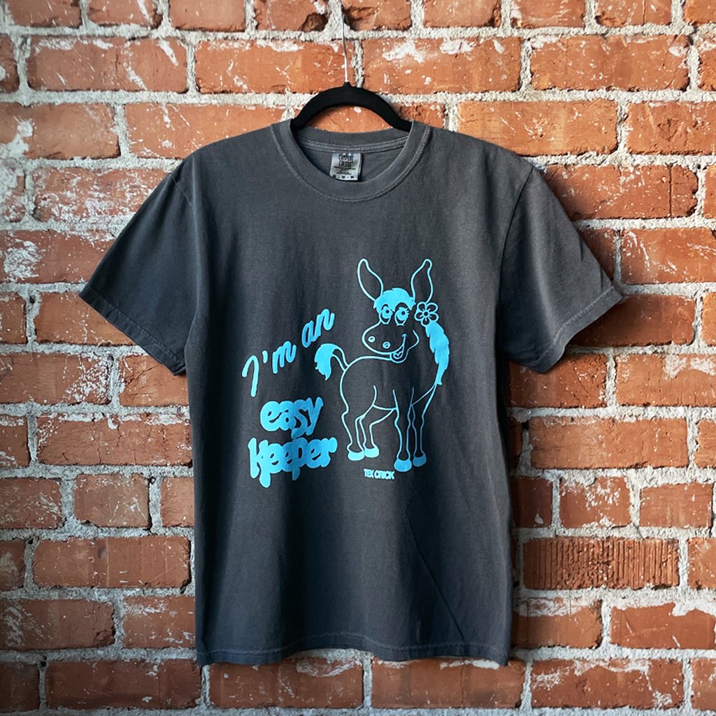 hellomerch's tweet image. New ‘Easy Keeper Mule’ tee from @texcrick is available now ✨✨✨

hellomerch.com/collections/te…