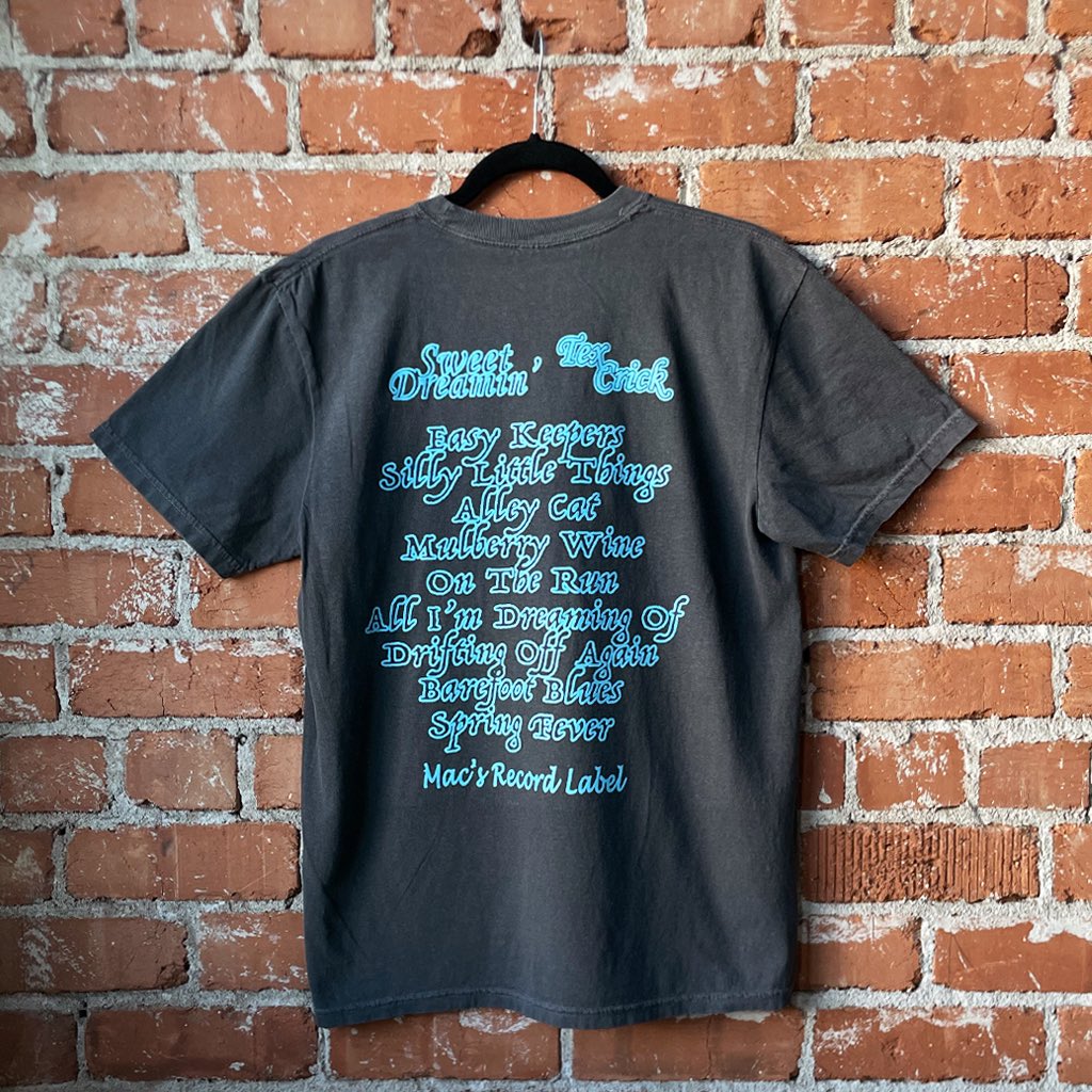 New ‘Easy Keeper Mule’ tee from <a href="/texcrick/">Tex Crick</a> is available now ✨✨✨

hellomerch.com/collections/te…