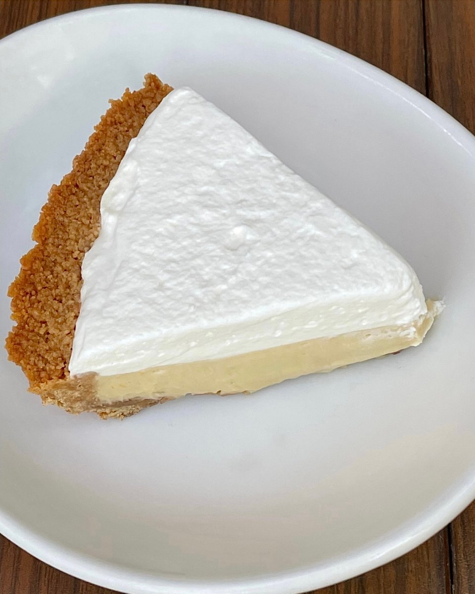 Celebrate #NationalKeyLimePieDay with the Best Key Lime Pie in LA! Take it from @thrillist: “The beauty of this slice lies in its utter simplicity... its zesty sweetness is airy and light enough to make it the perfect footnote to HiHo’s wagyu beef burg.” #KeyLimePie #HiHoCh