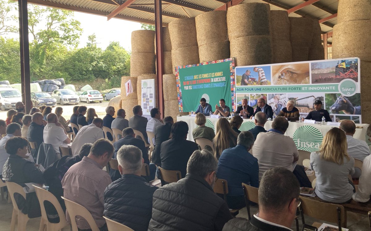 [🐐AGRICULTURE]
Les élus du canton de Mignon-et-Boutonne et @coraliedenoues aux côtés de nos agriculteurs à l’occasion de la rentrée syndicale de la <a href="/FNSEA_Nlle_Aqui/">FNSEA Nlle Aquitaine</a>
Fiers de nos agriculteurs <a href="/FNSEA79/">FNSEA 79</a> 😉 #deuxsevres #soutenonsnotreagriculture